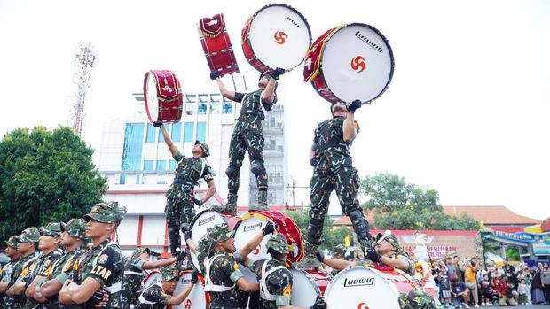 Staf Sumber Daya Manusia (SSDM) Polri, melalui Biro SDM Polda Jawa Tengah (Jateng), menggelar acara di Simpang Lima, Semarang untuk sosialisasi Rekrutmen Terpadu Polri Tahun Anggaran 2025. (dok istimewa).