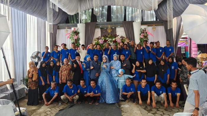 Suasana pernikahan pasangan pasien ODGJ di Ngawi