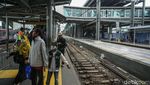 Suasana Peron 1 Stasiun Baru Tanah Abang yang Mulai Beroperasi