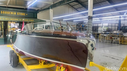 Tampilan kapal yang diproduksi oleh Tuksedo Studio pada Sabtu (22/2/2024) di Gianyar, Bali. (Ni Made Lastri Karsiani Putri-detikBali)