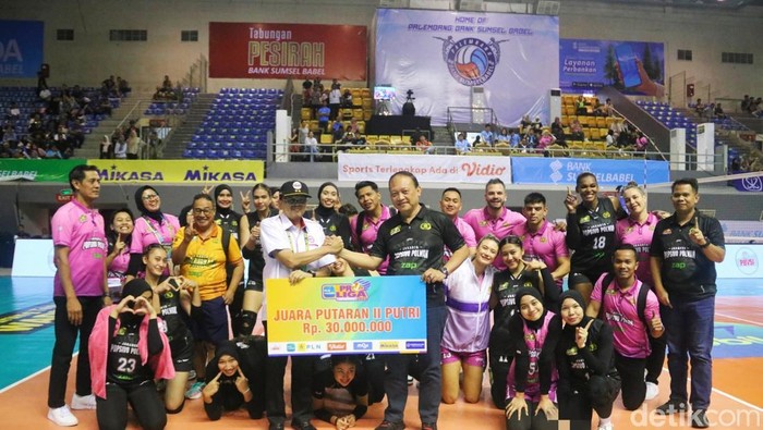 Tim putri Jakarta Popsivo Polwan memperoleh hadiah uang pembinaan sebesar Rp 30 juta usai juara putaran kedua.