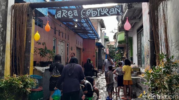 Tradisi Gebyuran Bustaman Semarang menjadi tradisi rutin menyambut Ramadan. Foto diunggah Minggu (23/2/2025).