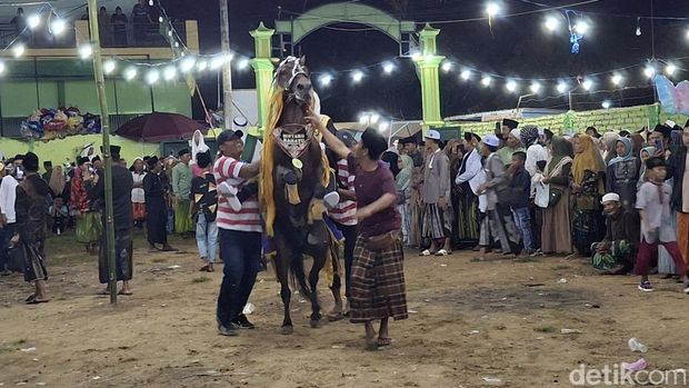 Tradisi Kuda Menari di Sumenep jelang Ramadan