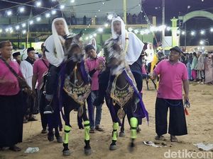 Santri di Sumenep Sambut Bulan Puasa dengan Tradisi Kuda Menari