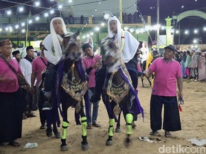 Santri di Sumenep Sambut Bulan Puasa dengan Tradisi Kuda Menari