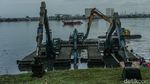 Waduk dan Sungai Jakarta Bakal Terus Dikeruk hingga Agustus