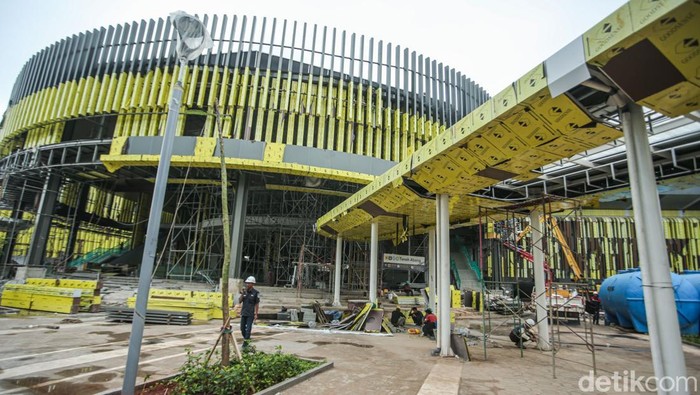 Pekerja melakukan pekerjaan pembanggunan Stasiun Baru Tanah Abang di Jakarta, Minggu (23/2/2025).