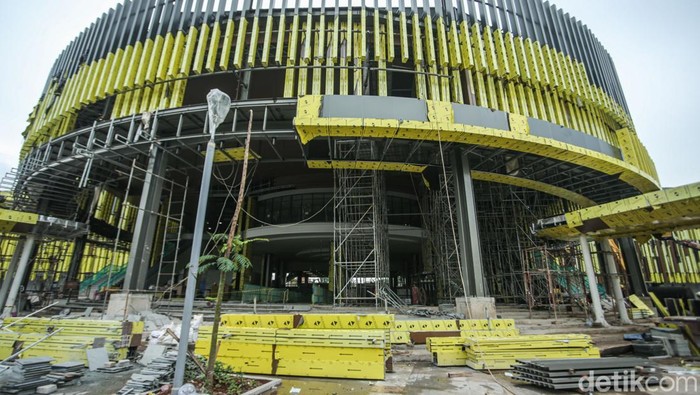 Pekerja melakukan pekerjaan pembanggunan Stasiun Baru Tanah Abang di Jakarta, Minggu (23/2/2025).