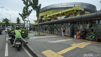 Proyek peningkatan dan pengembangan yang dilakukan di Stasiun Tanah Abang antara lain pembangunan stasiun baru, penambahan jalur kereta dari empat menjadi enam jalur, penambahan peron dari dua menjadi empat, dan penataan fasilitas integrasi antarmoda.
