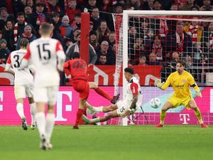 Bayern Vs Frankfurt: Pesta Gol 4-0, Die Roten Kukuh di Puncak