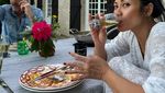 Anggun C. Sasmi Masak hingga Makan Bareng Suami di Paris