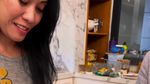 Anggun C. Sasmi Masak hingga Makan Bareng Suami di Paris