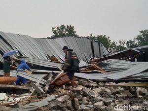 Angin Lisus Terpa Ceper Klaten, 1 Pabrik Briket Ambruk