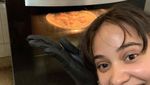 Aurora Ribero Komang Doyan Banget Jus dan Pizza