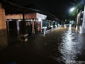Diguyur Hujan 3 Jam, Nguter Sukoharjo Terendam Banjir hingga 1 Meter