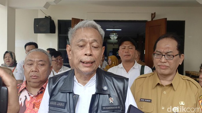 Wakil Menteri Sosial Agus Jabo Priyono saat ditemui di Semarang, Senin (24/2/2025).