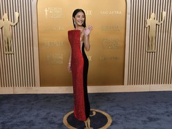 Foto: 10 Best Dressed di Red Carpet SAG Awards 2025, Siapa Terbaik?