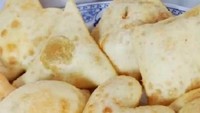 Cireng Isi Hikmah di Ciracas juga punya cireng isi keju yang dijual dalam kondisi matang. Harganya Rp 4.500 per buah. Foto: Cireng Isi Hikmah