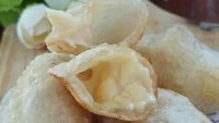 Cireng Isi Amanda di Johar Baru juga jadi andalan bagi yang ingin jajan cireng. Cireng isi keju dibanderol Rp 17 ribu per porsi. Foto: Cireng Isi Amanda