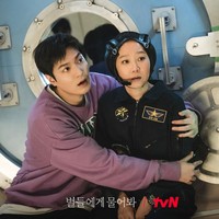 Namun, episode terakhir drama Korea When the Stars Gossip memicu kontroversi di tengah penonton. Sampai-sampai akun Instagram stasiun televisi tvN digeruduk penonton untuk mengutarakan kekecewaan. Foto: dok. tvN