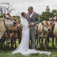 Suaminya, Jonathan pun kerap menerima hujatan karena dikira pacaran dengan anak kecil. Pria 28 tahun itu bahkan pernah diteriaki predator.  Foto: Instagram