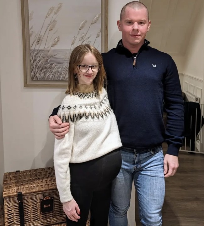 Kondisi ini membuat Lyndsey sering kali menghadapi tatapan heran dan komentar tidak menyenangkan dari orang-orang yang mengira dirinya masih anak-anak. Terutama saat Lyndsey hamil, dia dikira anak sembilan tahun yang tengah mengandung.  Foto: Instagram