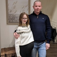 Kondisi ini membuat Lyndsey sering kali menghadapi tatapan heran dan komentar tidak menyenangkan dari orang-orang yang mengira dirinya masih anak-anak. Terutama saat Lyndsey hamil, dia dikira anak sembilan tahun yang tengah mengandung.  Foto: Instagram