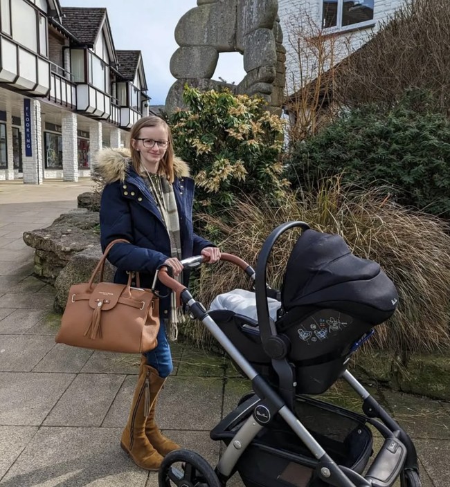 “Orang-orang bilang saya seperti anak kecil yang sedang bermain peran sebagai orang dewasa,” ungkapnya dalam sebuah wawancara dengan The Sun. Foto: Instagram
