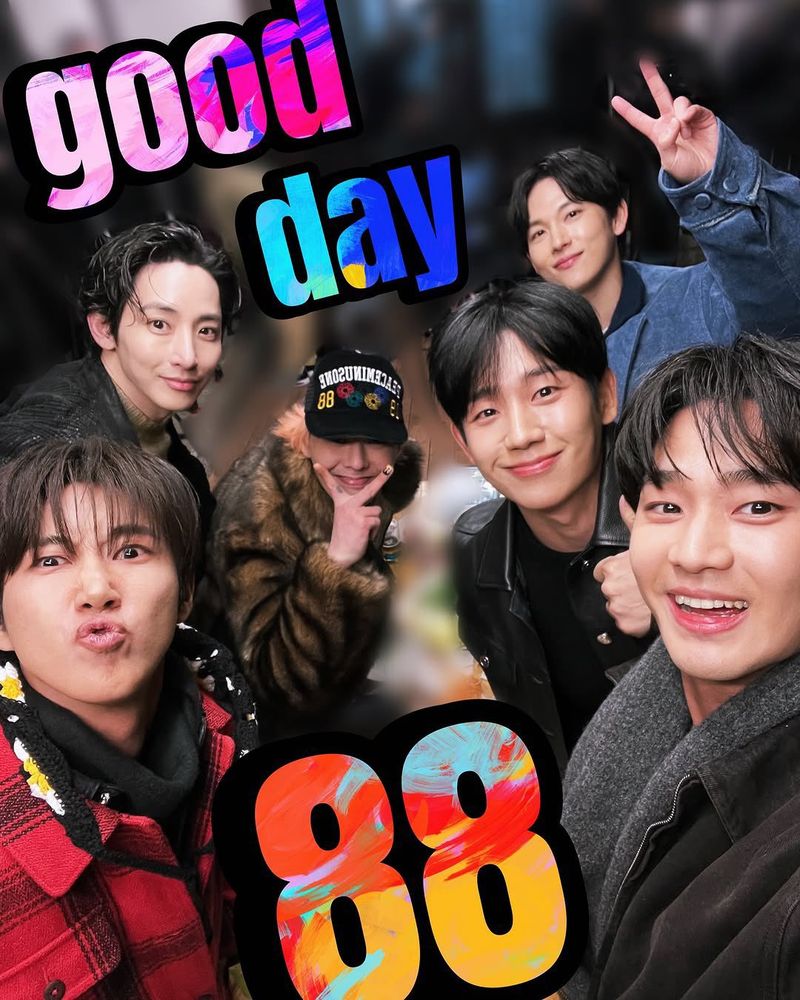 Geng aktor kelahiran 1988 Kim Soo Hyun, Jung Hae In, Lee Soo Hyuk, Im Siwan, dan Hwang Kwanghee berkumpul bersama G-Dragon BIGBANG