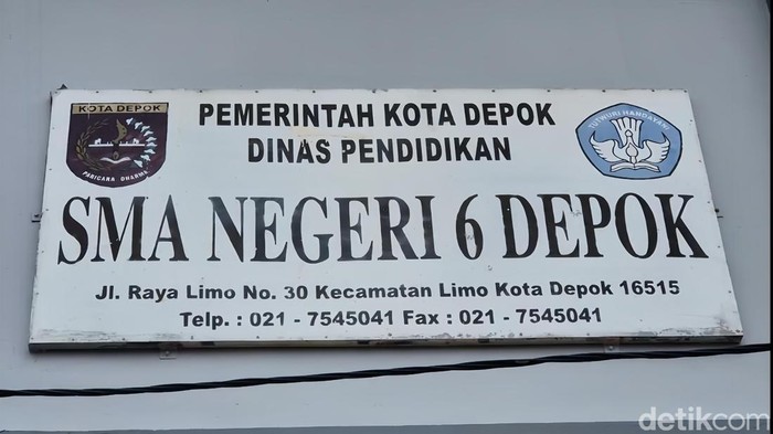 Gubernur Jabar Dedi Mulyadi mencopot Kepala SMA Negeri 6 Depok lantaran kegiatan karyawisata (study tour). SMAN 6 Depok buka suara terkait masalah tersebut. (Devi Puspitasari/detikcom)