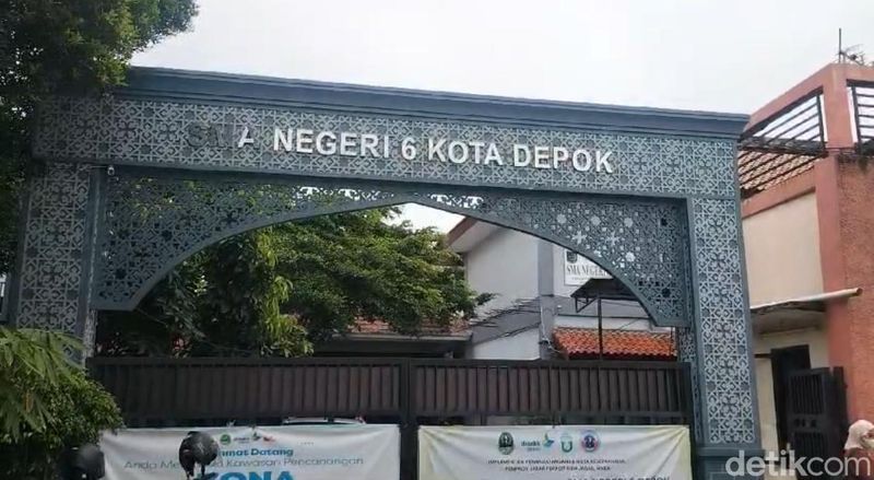 Gubernur Jabar Dedi Mulyadi mencopot Kepala SMA Negeri 6 Depok lantaran kegiatan karyawisata (study tour). SMAN 6 Depok buka suara terkait masalah tersebut. (Devi Puspitasari/detikcom)