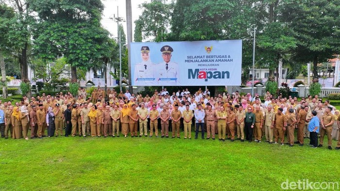Gus Qowim pimpin apel di Balai Kota Kediri