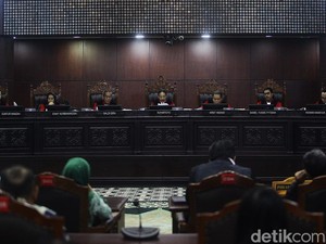 Ragam Komentar Legislator Usai Pemilu Dipisah Digugat Lagi ke MK
