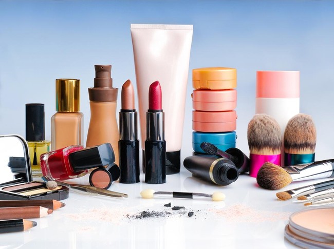 Ilustrasi Makeup Kedaluwarsa