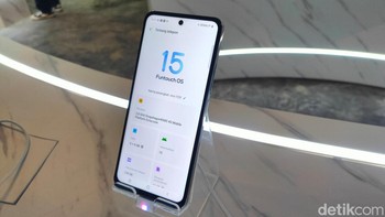 Semua inovasi yang #GakHabisHabis ini bisa didapatkan pengguna dengan harga yang terjangkau, yakni di harga Rp 2.399.000 (6GB + 128GB), Rp 2.599.000 (8GB + 128GB), dan Rp 2.899.000 (8GB + 256GB). Foto: (Panji Saputro/detikINET).