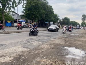 Pemprov Jateng Kebut Perbaikan 200 Km Jalan Rusak hingga H-15 Lebaran