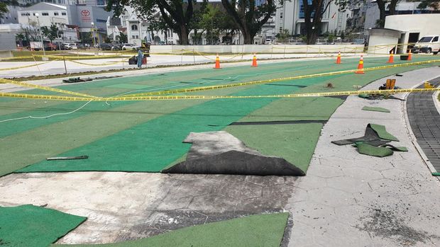 Jalur joging di Lapangan Merdeka Medan sedang diperbaiki usai rusak (Istimewa)