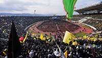 Stadion Camille Chamoun Sports City yang berkapasitas 55.000 tempat duduk hampir penuh beberapa jam sebelum upacara dimulai. REUTERS/Mohammed Yassin  