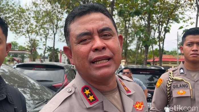 Kapolda Sumut Irjen Whisnu Hermawan Februanto saat diwawancarai di Polda Sumut. (Finta Rahyuni/detikSumut)