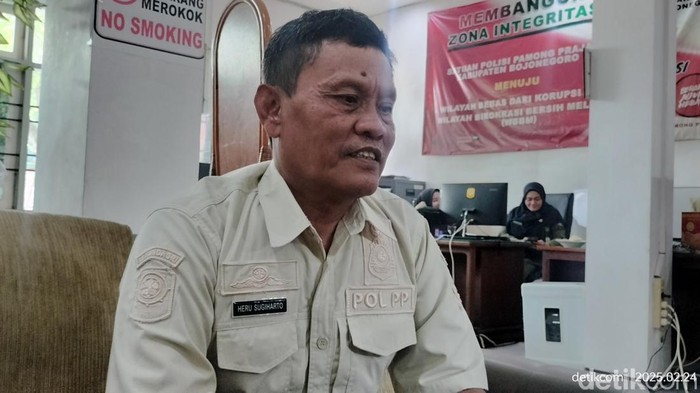 Kasatpol PP Bojonegoro, Heru Sugiharto saat ditemui di kantornya.