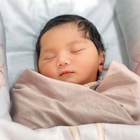 Banyak yang memuji paras cantik baby Kayya. Masya Allah cantikk bgtttt, komentar salah seorang netizen. Cantik bgt bjirrr, tambah netizen lain. Foto: Instagram/@kikysaputrii