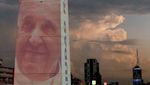 Kondisi Kritis, Wajah Paus Fransiskus Tampil di Monumen Obelisk Argentina