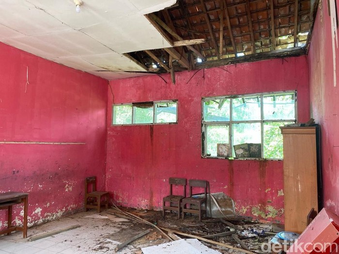 Kondisi memprihatinkan sekolah di Sukabumi.