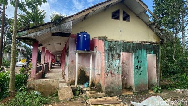 Kondisi memprihatinkan sekolah di Sukabumi.
