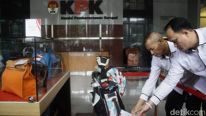 KPK melelang 203 peralatan hasil rampasan perkara korupsi nan sudah berkekuatan norma tetap. Ini salah satu contoh peralatan nan dilelang.