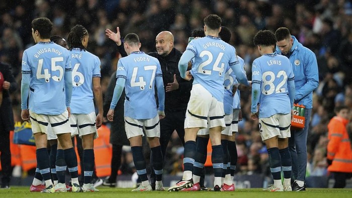 Liverpool makin kokoh di puncak klasemen Liga Inggris 2024/2025. The Reds telah mengumpulkan 64 poin usai mengalahkan Manchester City.