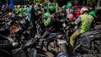 Saat ini ojek online menjadi salah satu solusi mobilitas masyarakat di perkotaan.