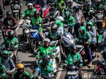 Menggantung Hidup Jadi Ojol: Jam Kerja Tak Terbatas, Tidak Dapat Jaminan