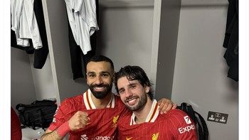 Mo Salah memajang fotonya dengan Dominik Szoboszlai usai laga lawan City di mana mereka sama-sama mencetak gol. Foto: X.com