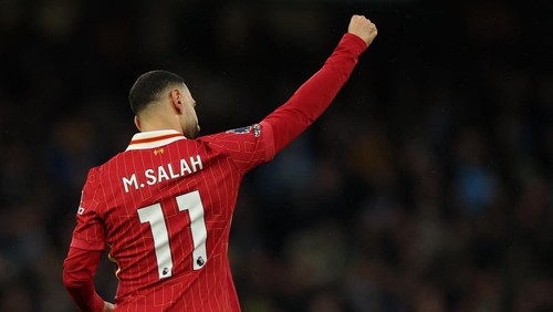 Soccer Football - Premier League - Manchester City v Liverpool - Etihad Stadium, Manchester, Britain - February 23, 2025 Liverpools Mohamed Salah celebrates scoring their first goal Action Images via Reuters/Lee Smith EDITORIAL USE ONLY. NO USE WITH UNAUTHORIZED AUDIO, VIDEO, DATA, FIXTURE LISTS, CLUB/LEAGUE LOGOS OR LIVE SERVICES. ONLINE IN-MATCH USE LIMITED TO 120 IMAGES, NO VIDEO EMULATION. NO USE IN BETTING, GAMES OR SINGLE CLUB/LEAGUE/PLAYER PUBLICATIONS. PLEASE CONTACT YOUR ACCOUNT REPRESENTATIVE FOR FURTHER DETAILS..